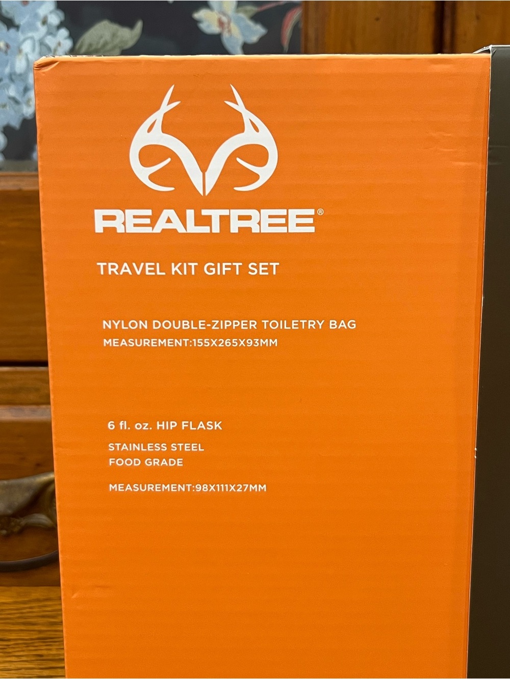 REAL TREE Travel Kit Gift Set – Camo Toiletry Bag & 6 oz Hip Flask - Outdoor - Picture 3 of 5